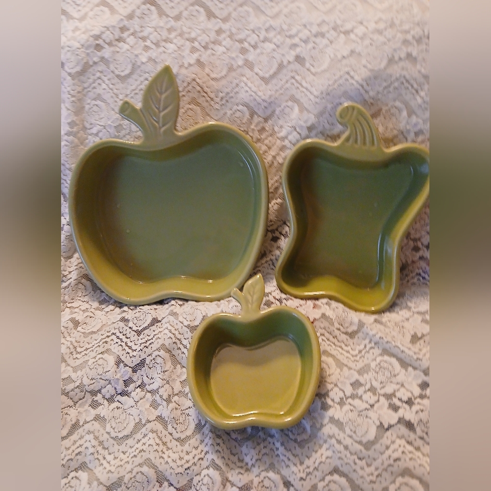 Chantal 3 Piece Apple Shaped Nesting Serving Baking  Set 2003
